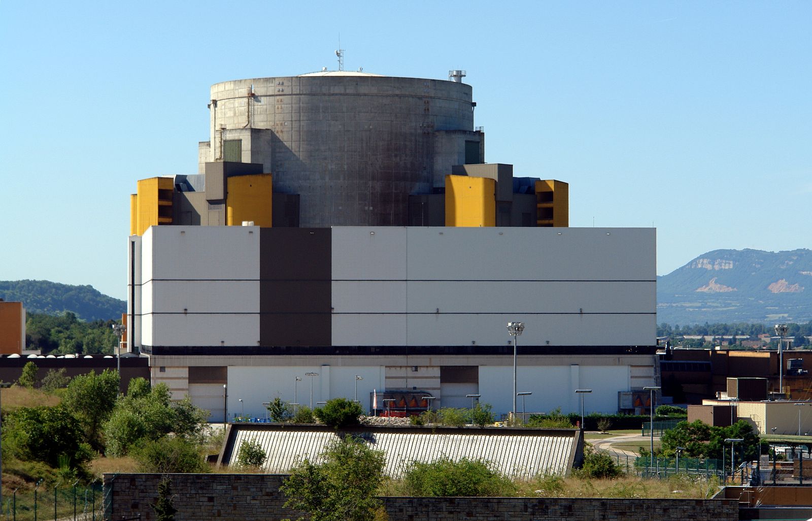 Superphenix_reactor_south